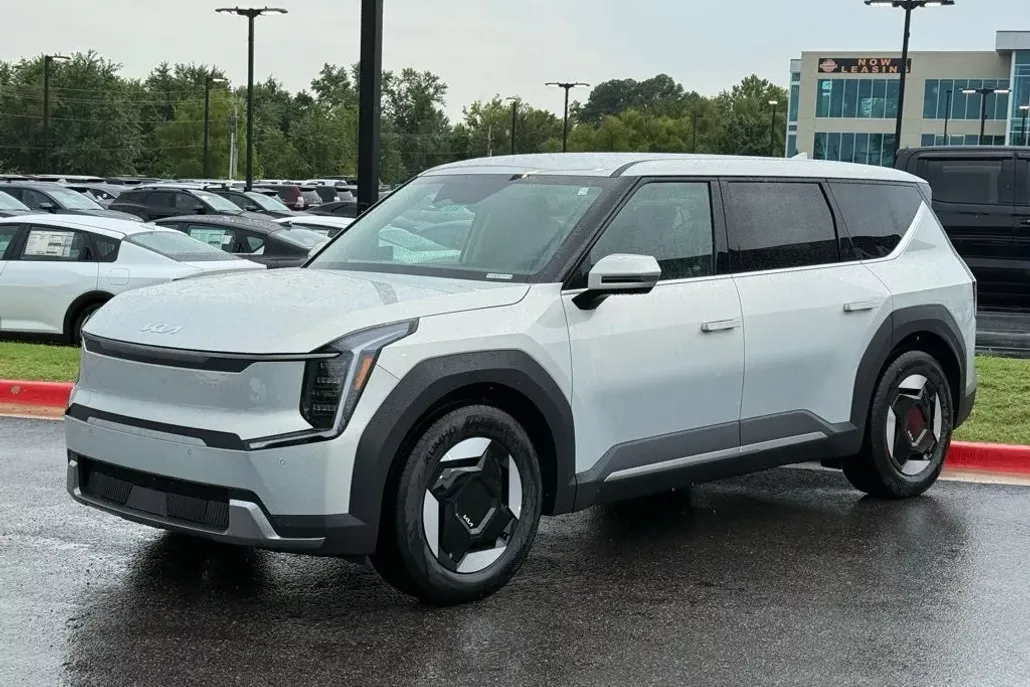 2026 Kia EV9 Light photo 1