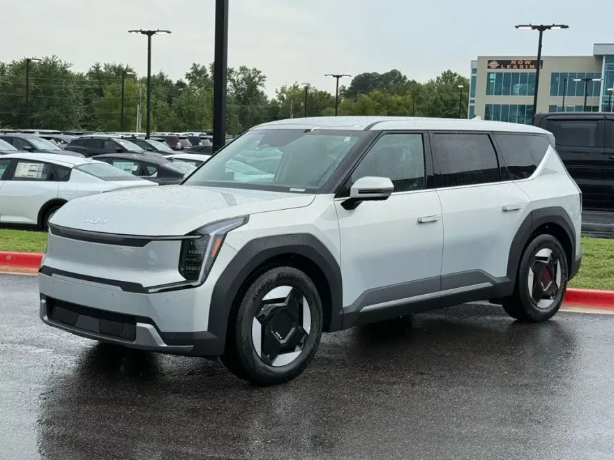 2026 Kia EV9 Light photo 1