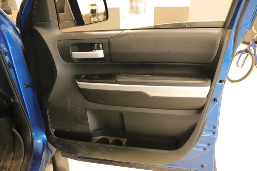 2016 Toyota Tundra SR5 photo 1