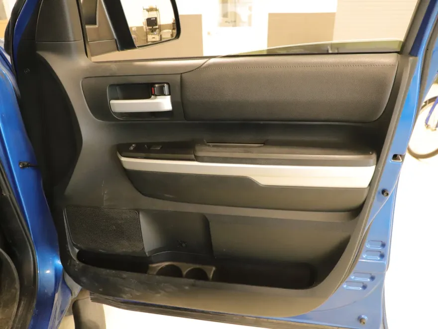 2016 Toyota Tundra SR5 photo 1