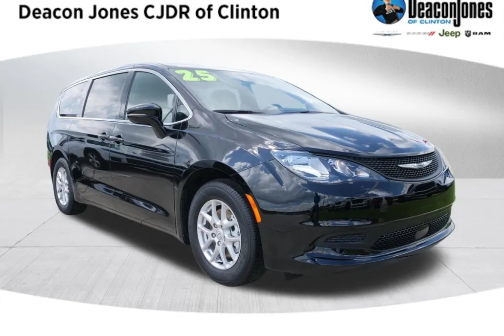 2025 Chrysler Voyager LX photo 1