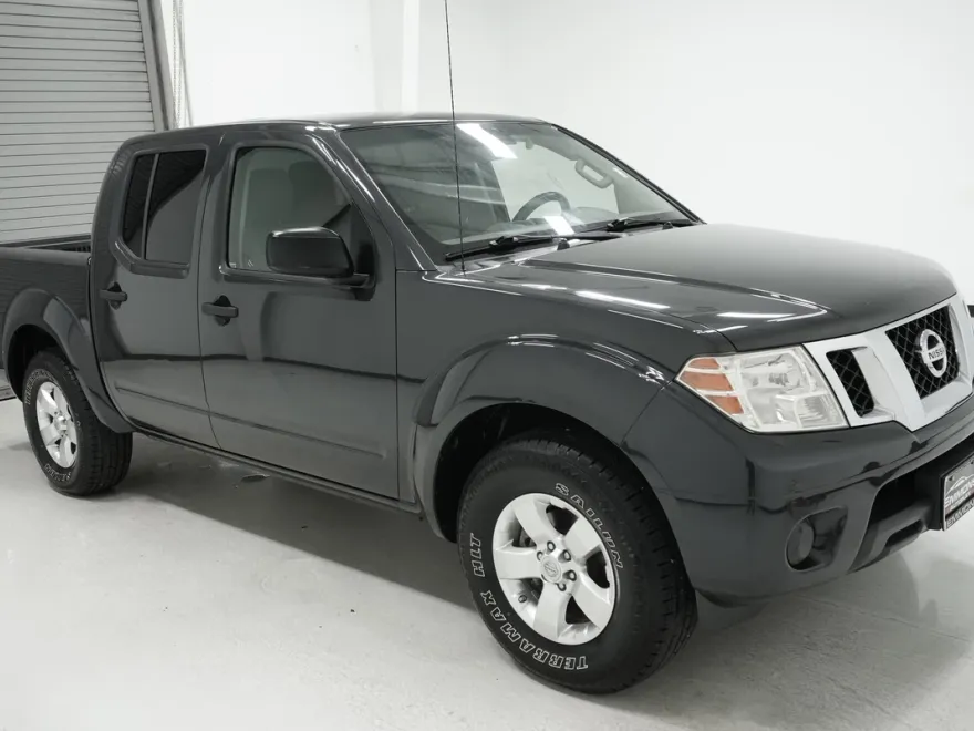 2012 Nissan Frontier SV photo 1