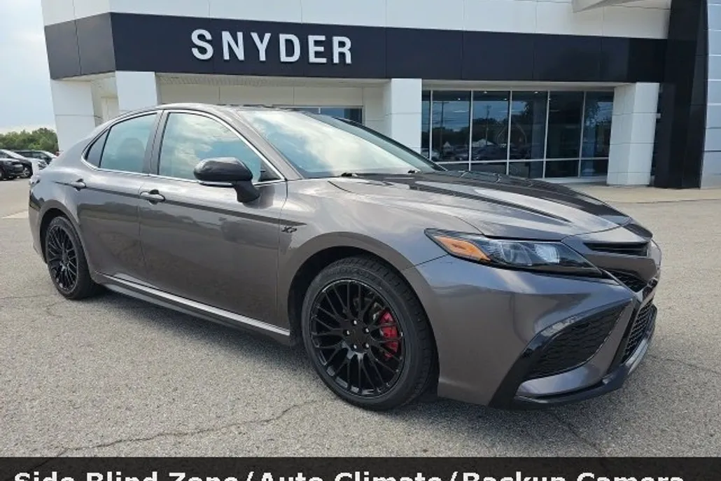2023 Toyota Camry SE photo 1