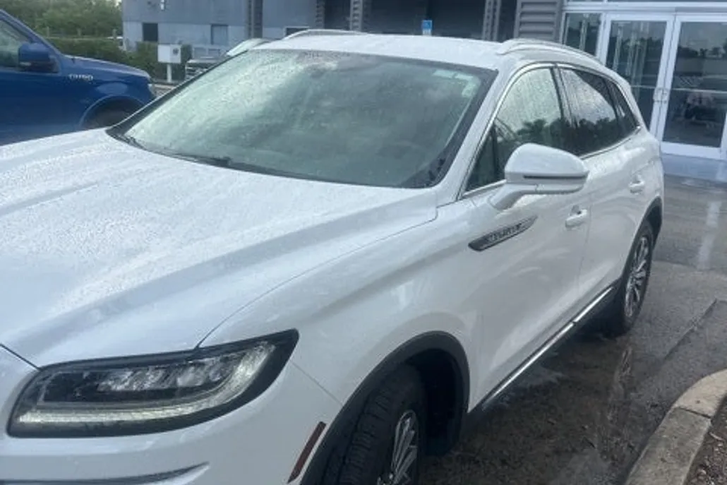 2023 Lincoln Nautilus Standard photo 1
