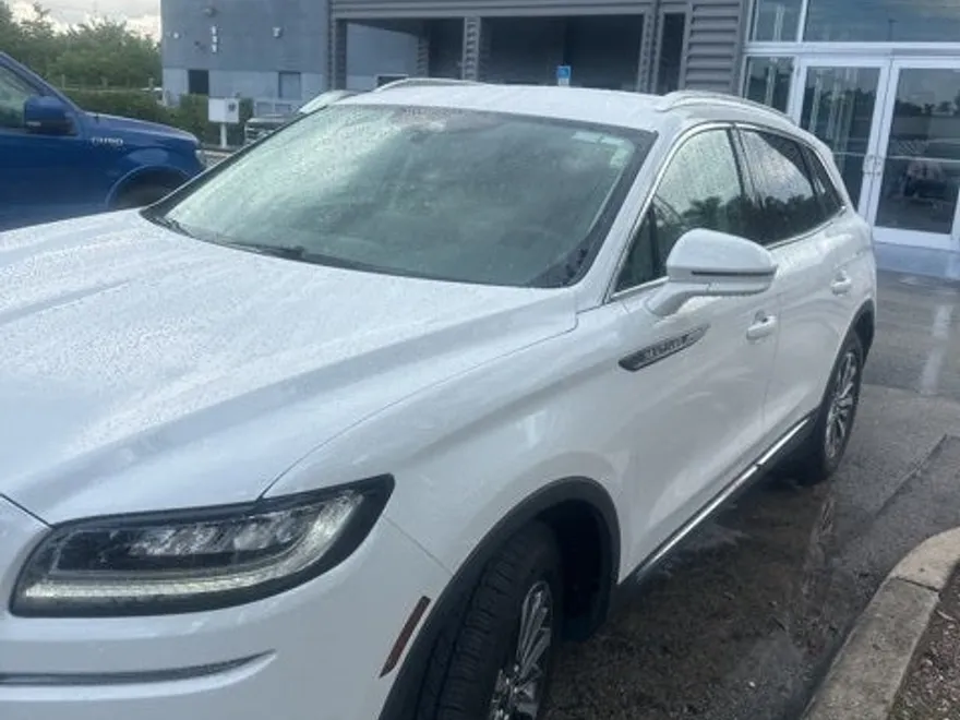 2023 Lincoln Nautilus Standard photo 1