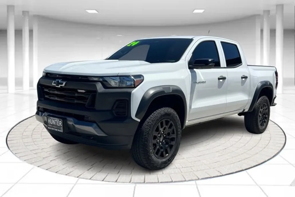 2024 Chevrolet Silverado 1500 RST photo 1