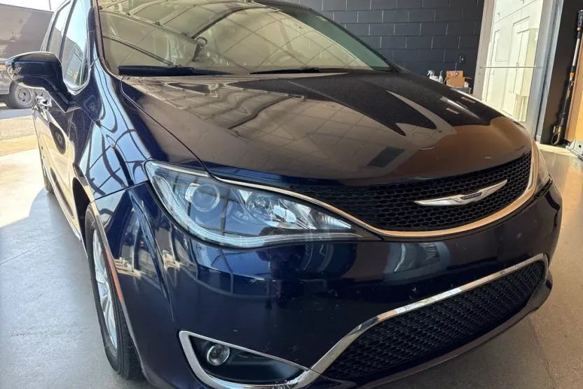 2019 Chrysler Pacifica Touring L photo 1