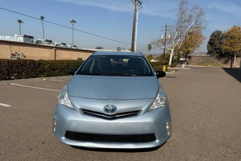 2014 Toyota Prius V Three photo 1