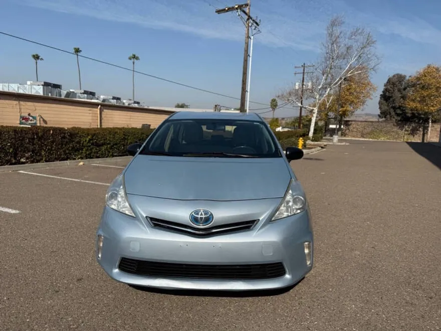 2014 Toyota Prius V Three photo 1