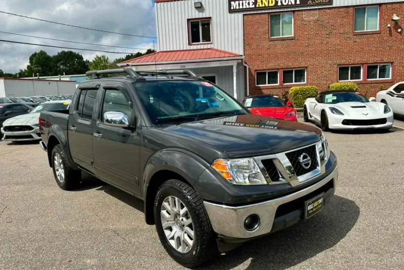 2012 Nissan Frontier Crew Cab PRO-4X photo 1