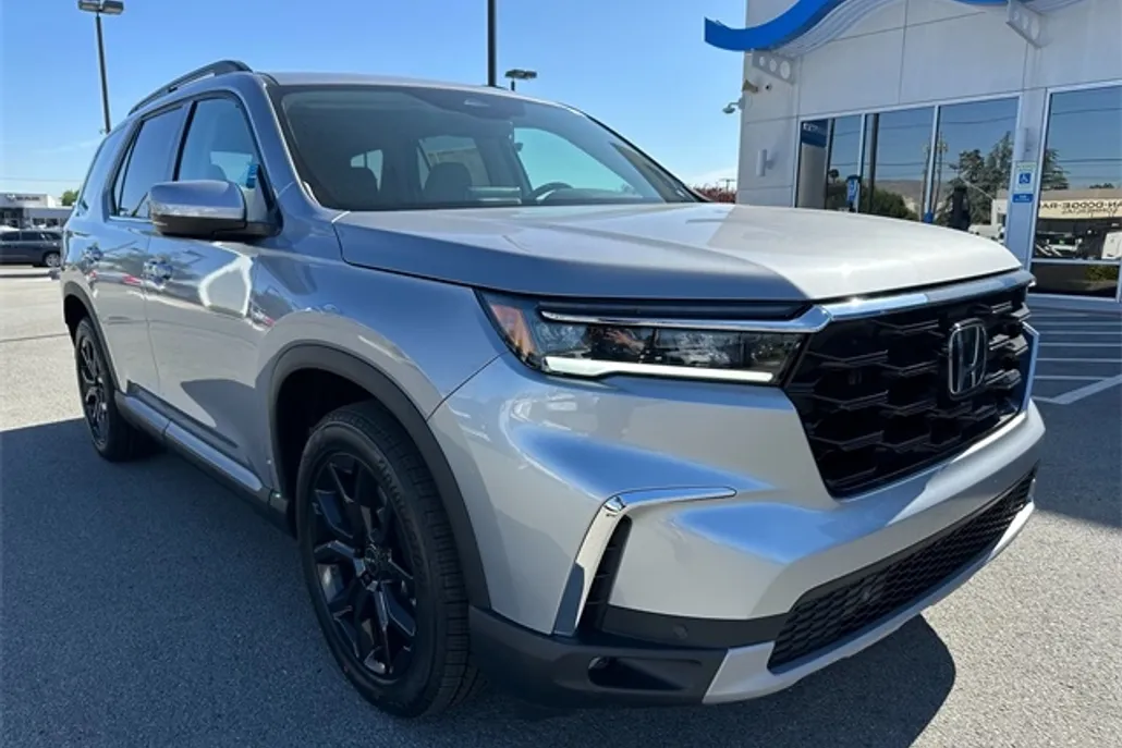 2025 Honda Pilot Touring photo 1