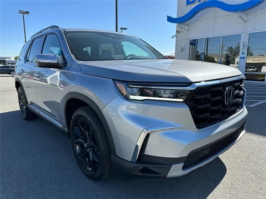 2025 Honda Pilot Touring photo 1