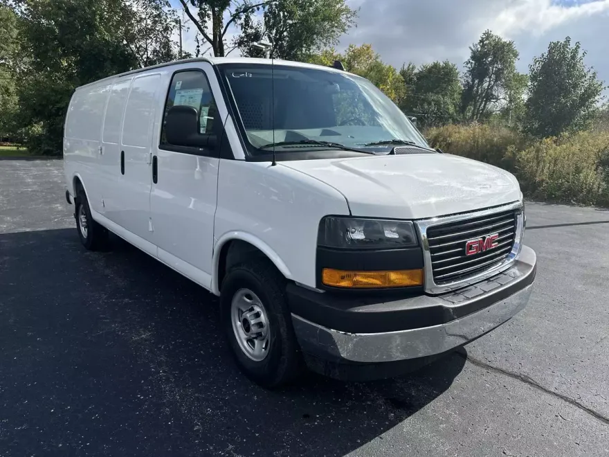 2025 Gmc Savana Cargo 2500 photo 1