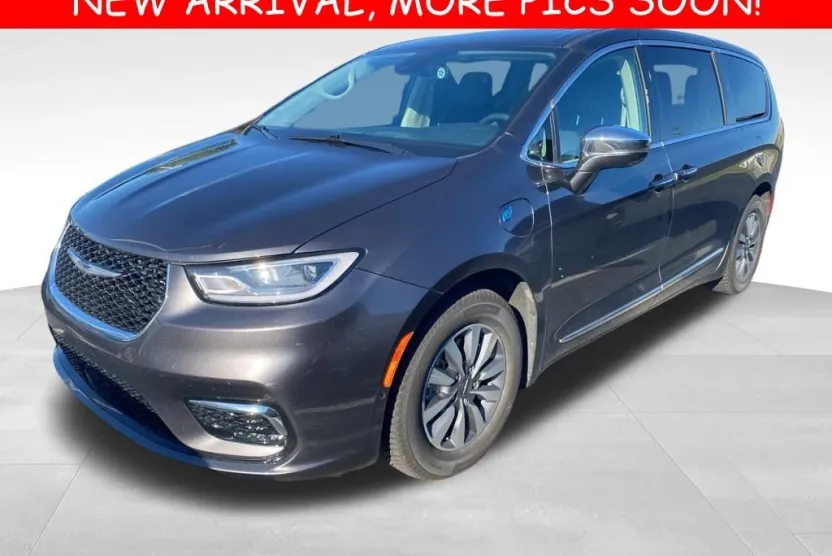 2022 Chrysler Pacifica Hybrid Limited photo 1