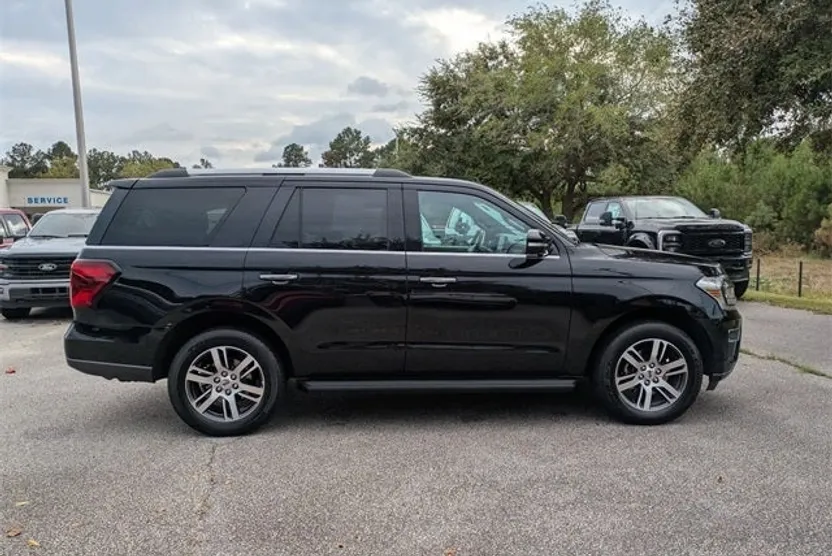 2024 Ford Expedition Limited photo 1