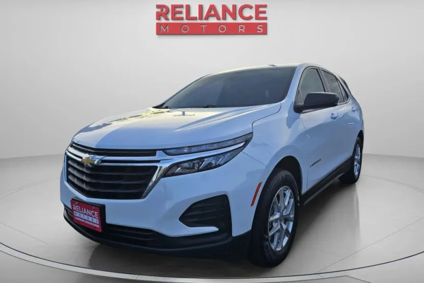 2023 Chevrolet Equinox LS photo 1