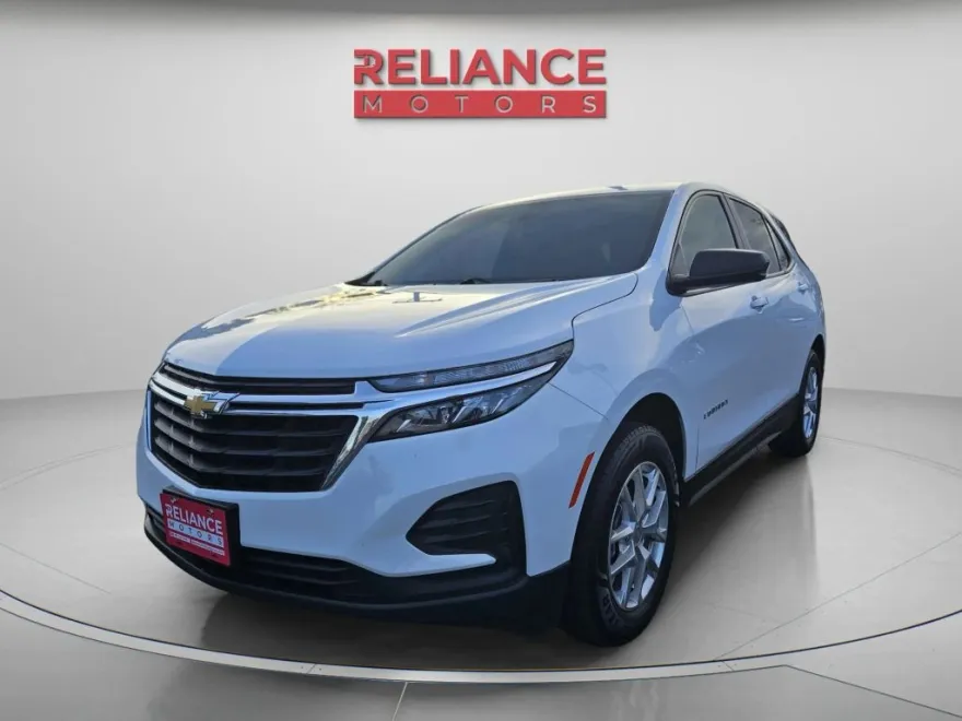 2023 Chevrolet Equinox LS photo 1