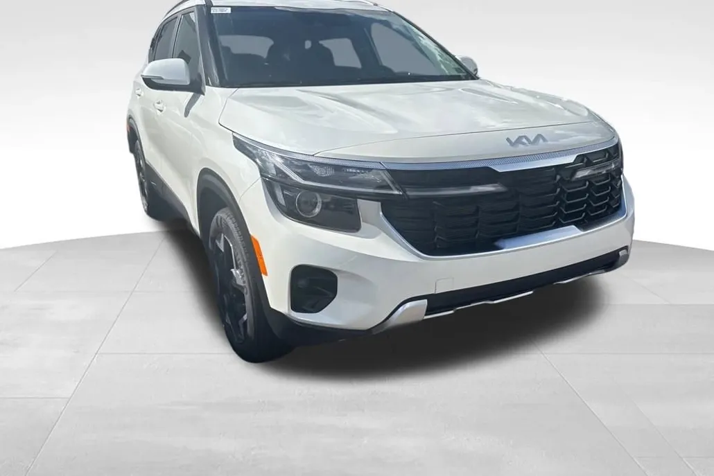 2024 Kia Seltos SX photo 1