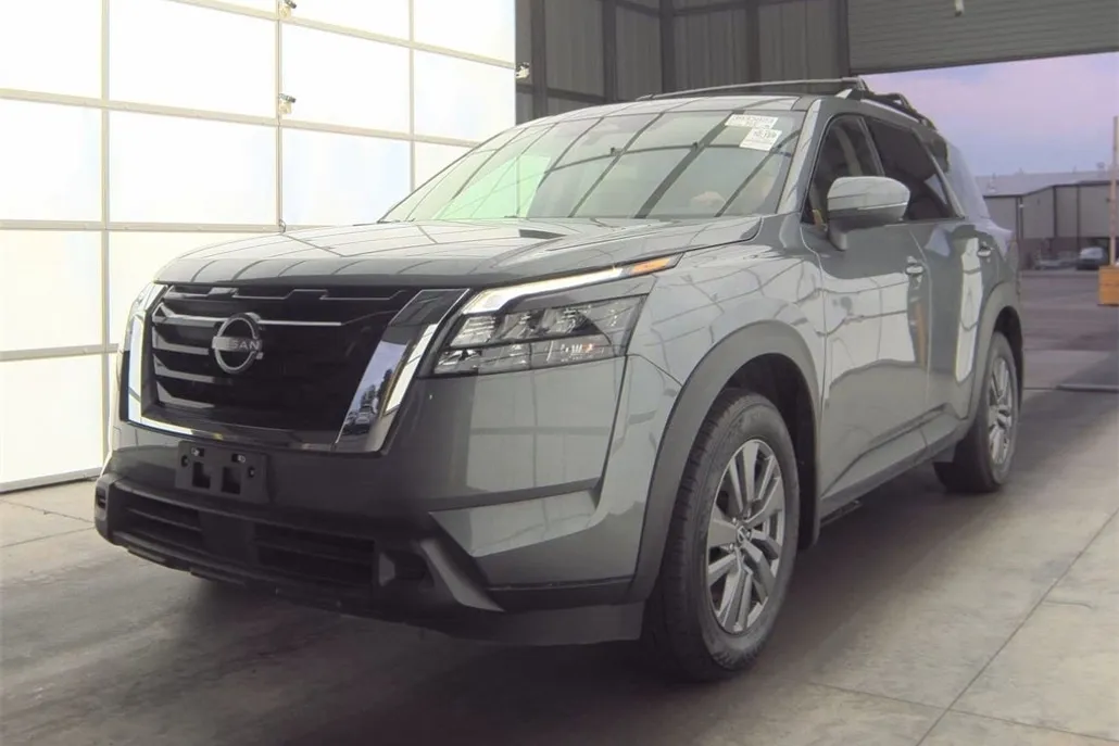 2023 Nissan Pathfinder SV photo 1