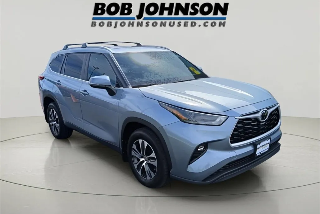 2023 Toyota Highlander XLE photo 1