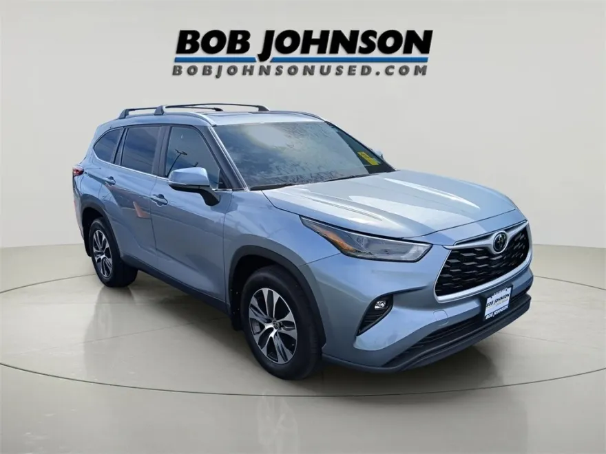 2023 Toyota Highlander XLE photo 1