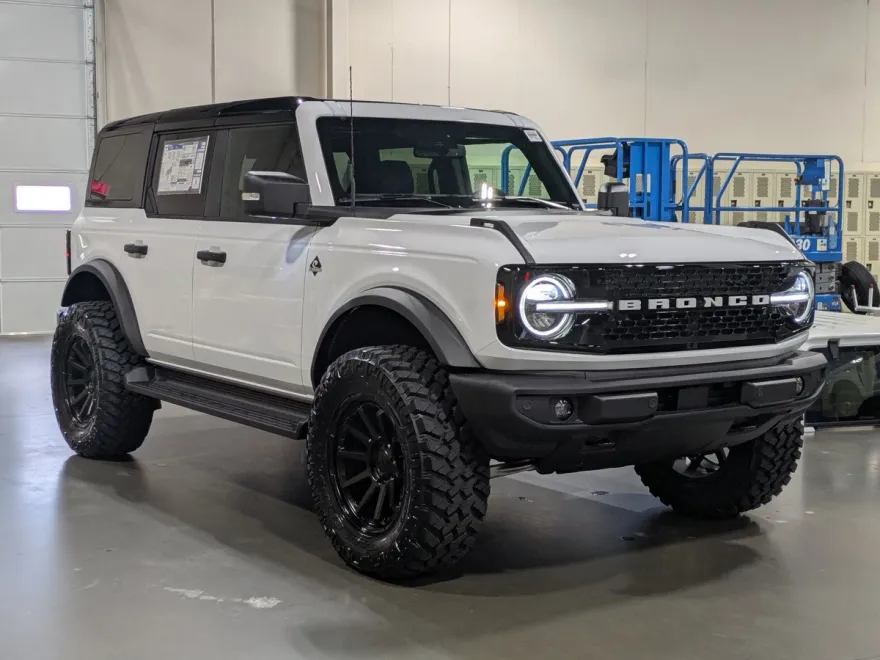 2025 Ford Bronco Outer Banks photo 1
