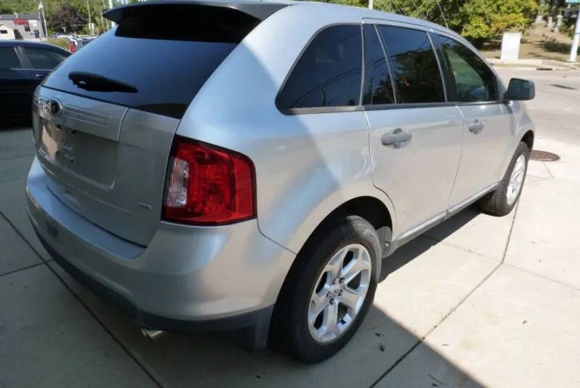 2011 Ford Edge SE photo 1