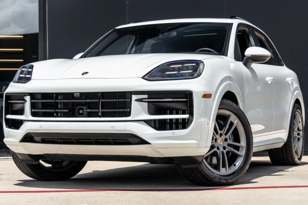 2025 Porsche Cayenne photo 1