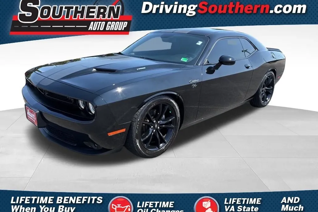 2017 Dodge Challenger R/T photo 1
