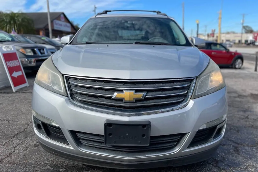 2013 Chevrolet Traverse 2LT photo 1
