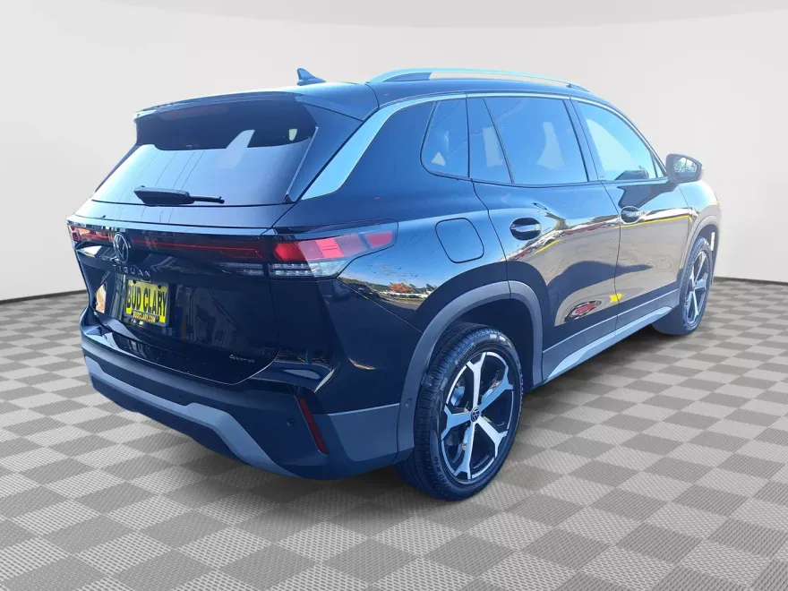 2025 Volkswagen Tiguan SE photo 1