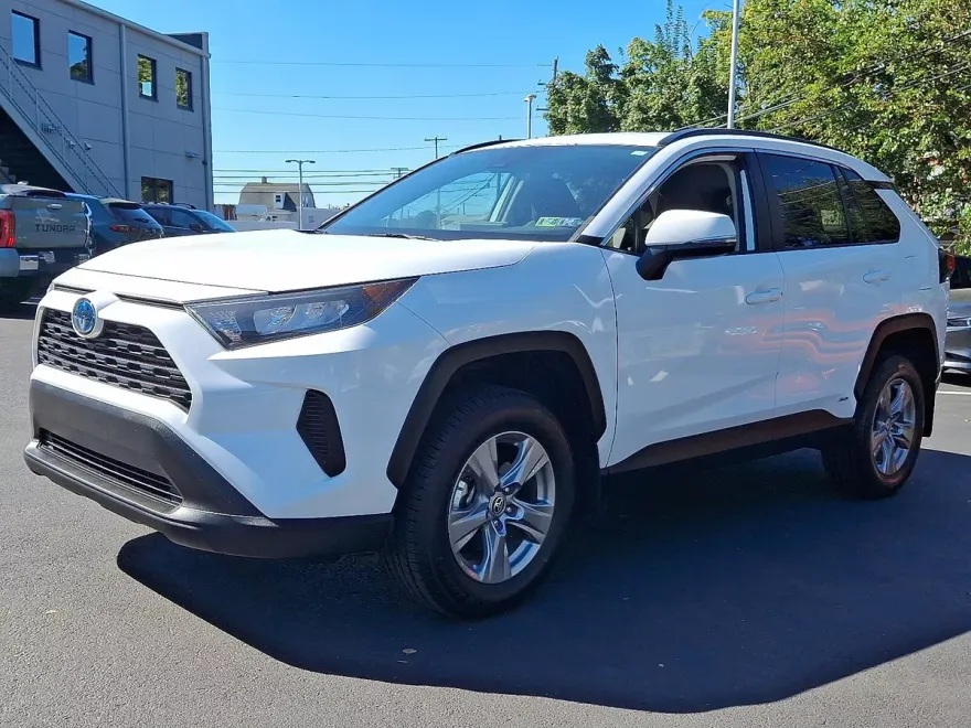 2022 Toyota RAV4 Hybrid LE photo 1