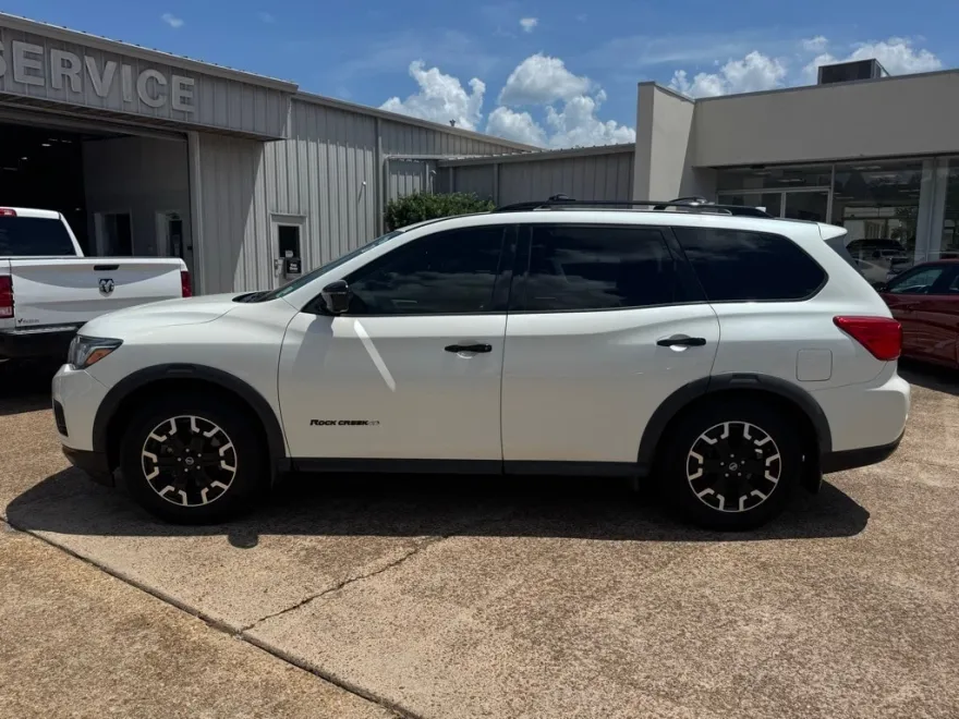 2020 Nissan Pathfinder SL photo 1