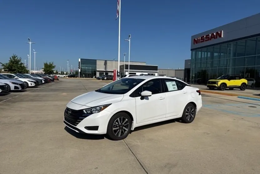 2025 Nissan Versa SV photo 1