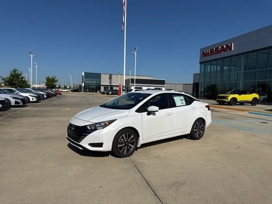 2025 Nissan Versa SV photo 1