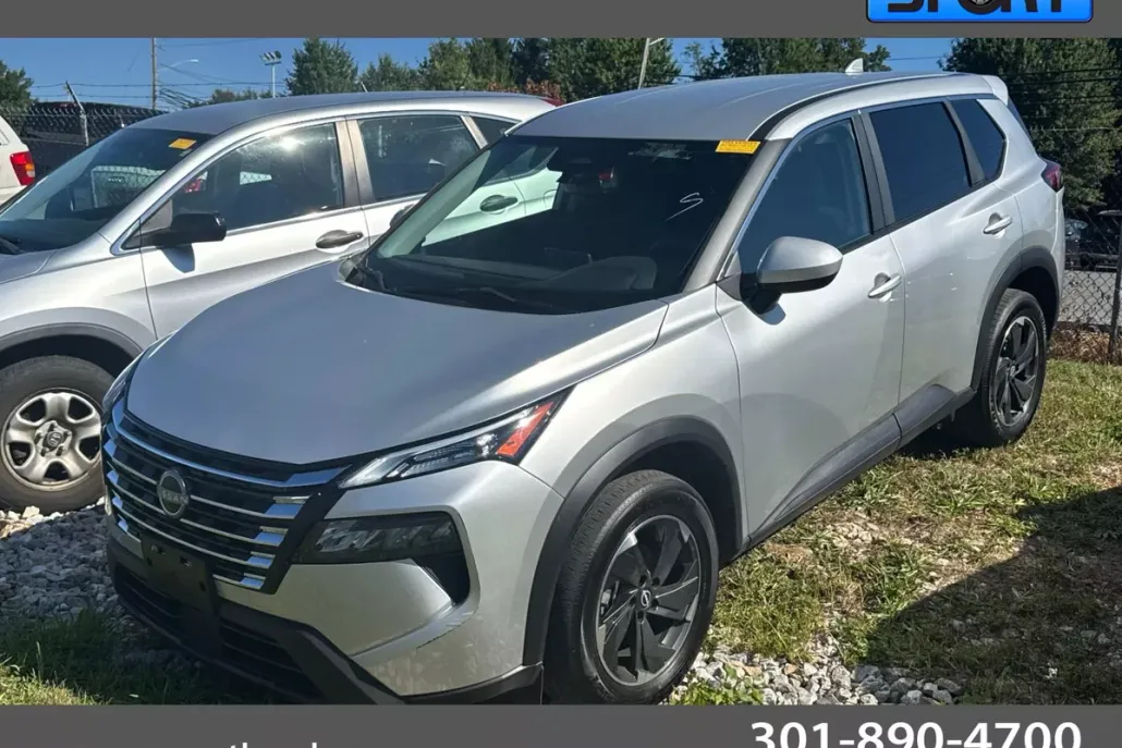2024 Nissan Rogue SV photo 1