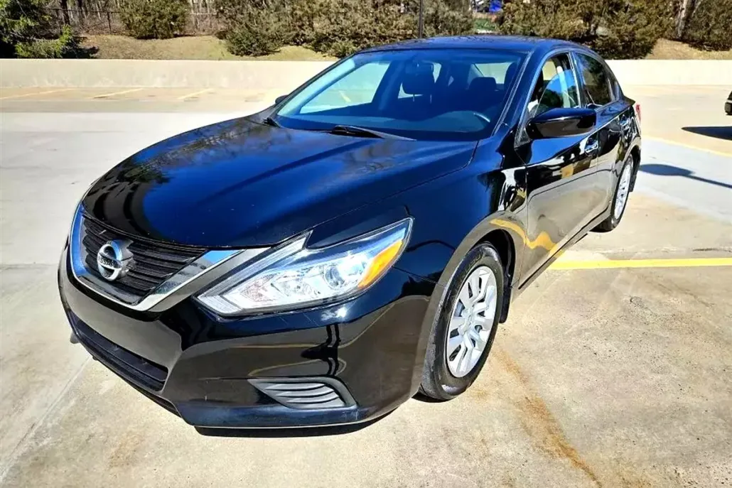 2017 Nissan Altima 2.5 S photo 1