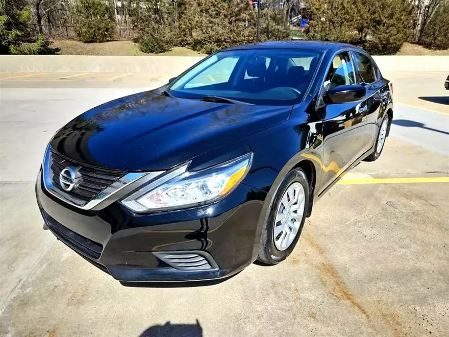 2017 Nissan Altima 2.5 S photo 1