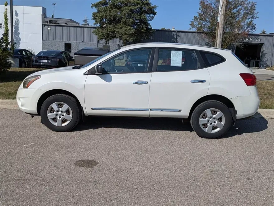 2014 Nissan Rogue Select S photo 1