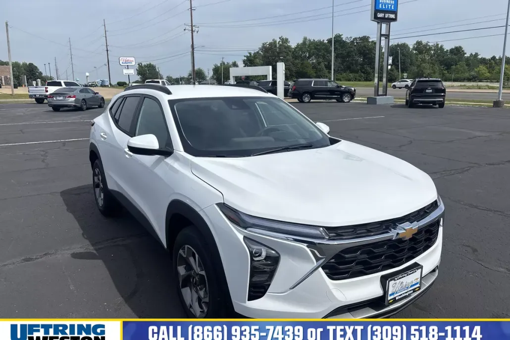2025 Chevrolet Trax LT photo 1
