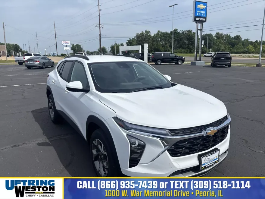 2025 Chevrolet Trax LT photo 1