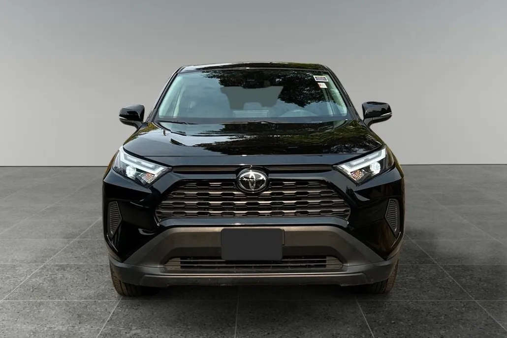 2024 Toyota RAV4 LE photo 1