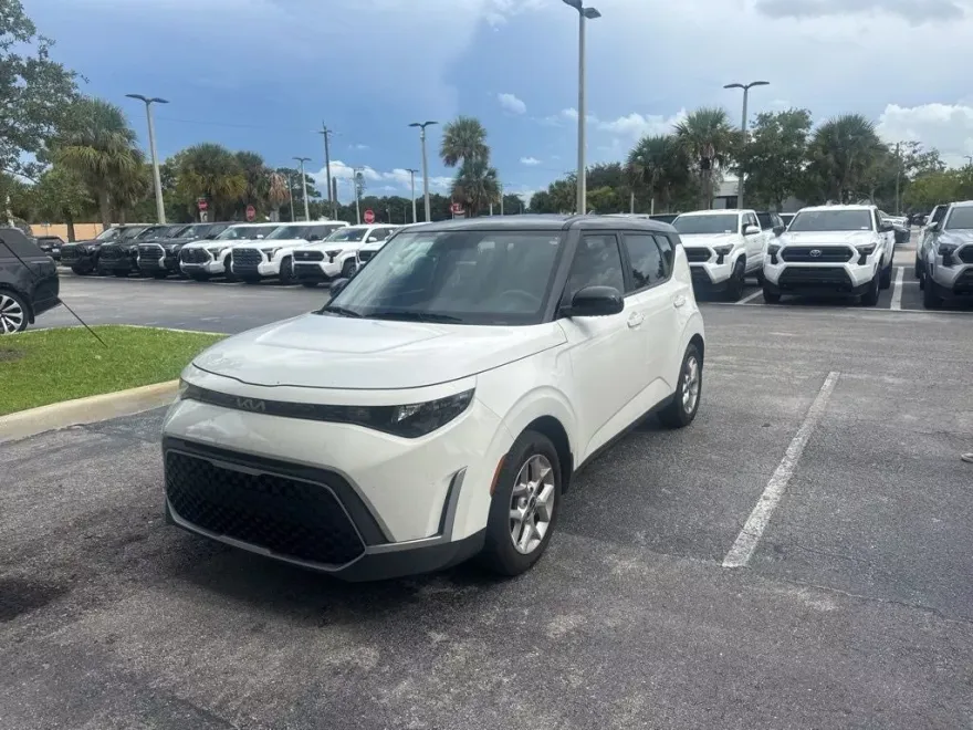 2023 Kia Soul S photo 1