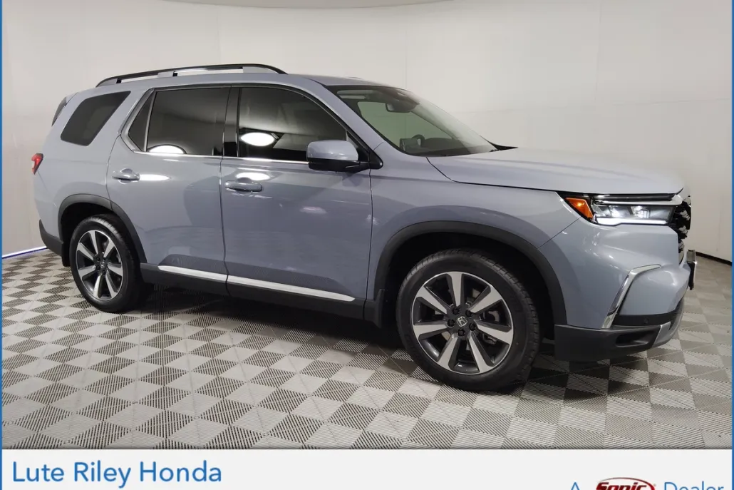 2025 Honda Pilot Touring photo 1