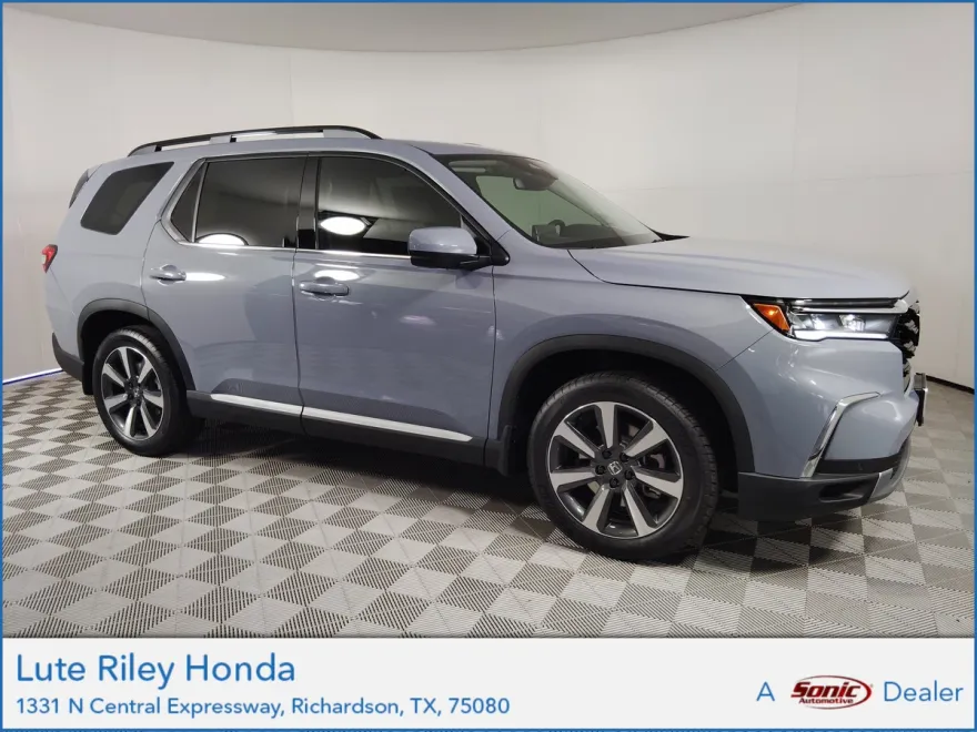 2025 Honda Pilot Touring photo 1