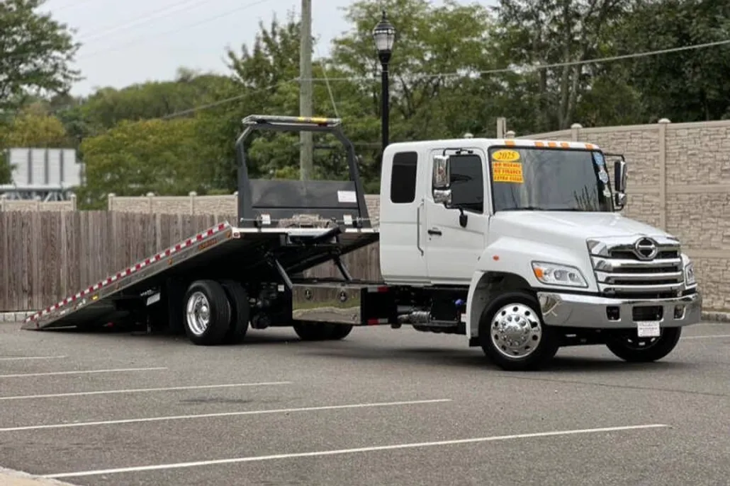 2025 Hino Incomplete Vehicle Extended Cab photo 1