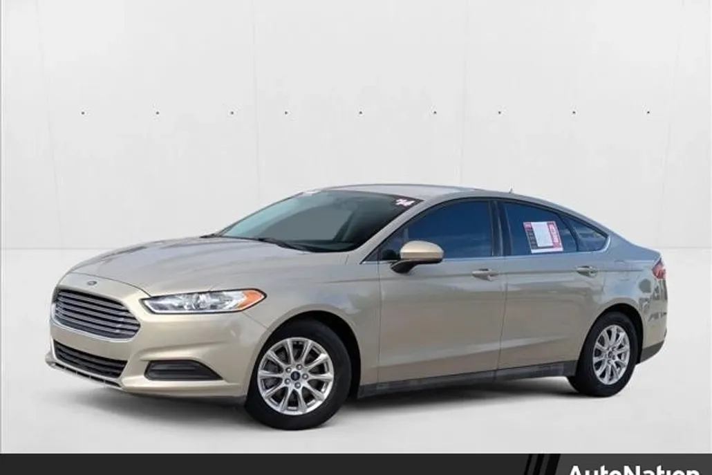 2015 Ford Fusion S photo 1