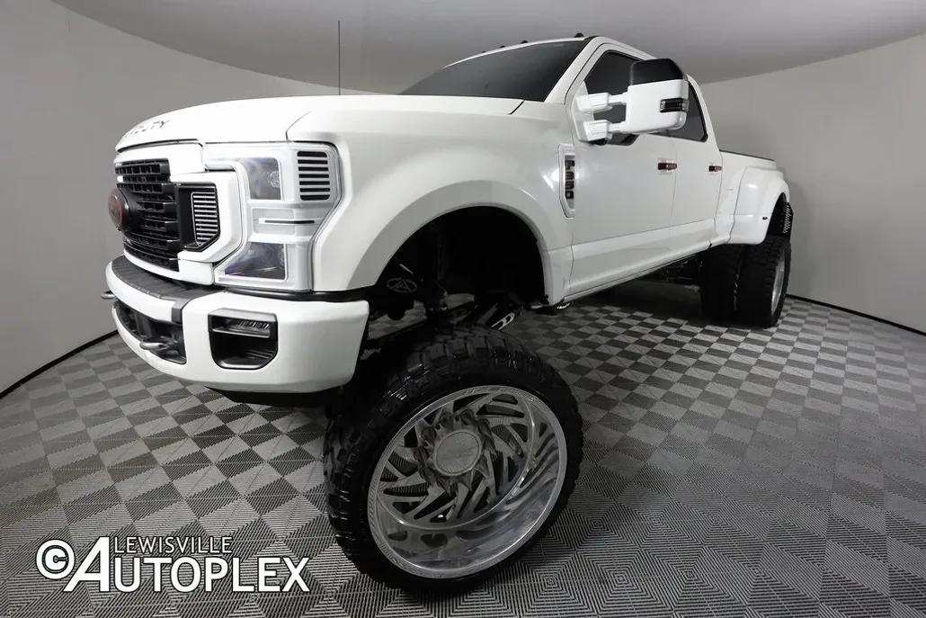 2022 Ford F-350 Platinum photo 1