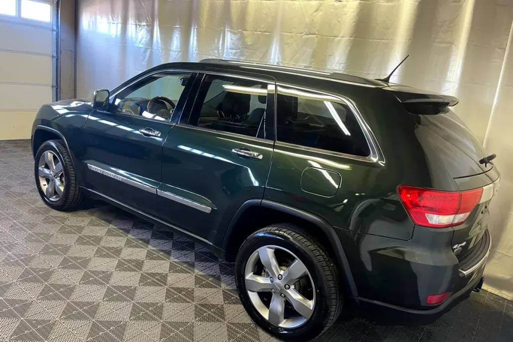 2011 Jeep Grand Cherokee Overland photo 1