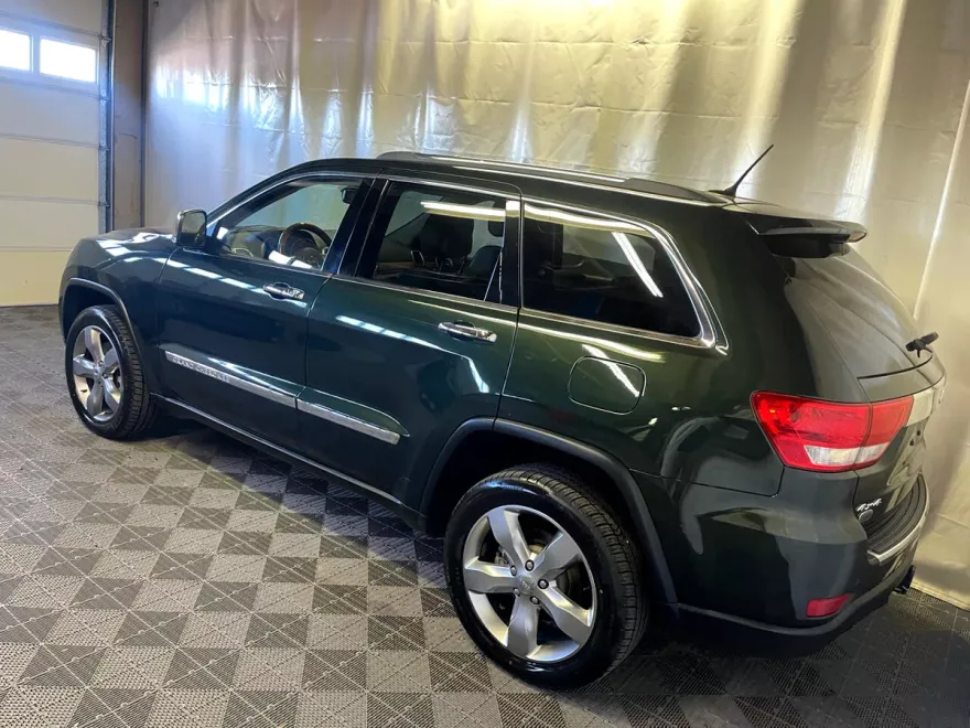 2011 Jeep Grand Cherokee Overland photo 1